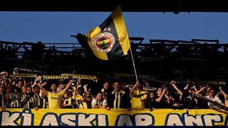 Fenerbahçe tribünlerinde 'Yönetim istifa' sesleri!