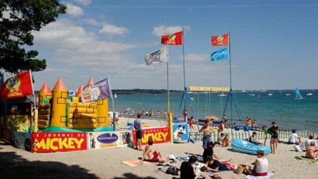 "Une tradition qui continue": star des plages de vacances, le club Mickey fête ses 90 ans cet été