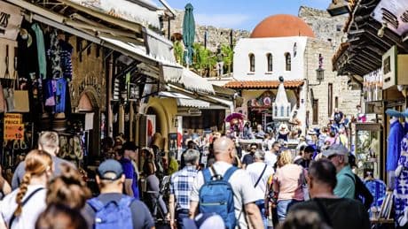 Nederlander (19) verdacht van verkrachting Duitse tiener op Grieks vakantie-eiland Rhodos na uitgaansnacht