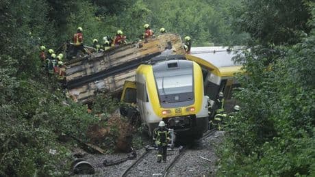Alarma en Alemania tras descarrilar un tren con cien pasajeros a bordo