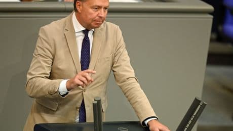 Bundespolitik: Merz' Israel-Entscheidung: CSU-Politiker Mayer warnt vor „Täter-Opfer-Umkehr“