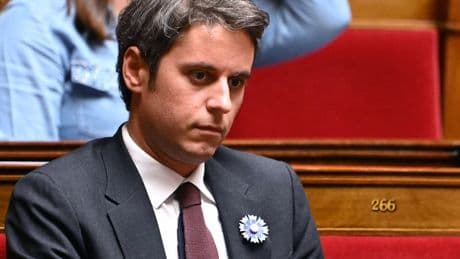 "Même Meloni ne fait pas ça": Gabriel Attal lâché par une partie de ses troupes après sa proposition sur le voile