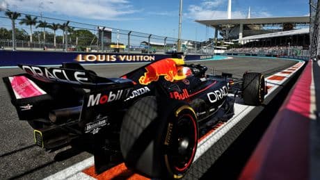 GP di Miami, qualifica: Verstappen festeggia con la pole la nascita della figlia, Antonelli terzo, Ferrari ennesima delusione