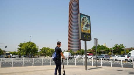 España se despide de la ola de calor con más de 45 ºC en seis estaciones de Aemet y aviso rojo en Murcia y Alicante