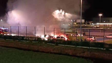 Alerta en Francia ante una oleada de ataques organizados a varias cárceles del país: puertas tiroteadas y coches incendiados