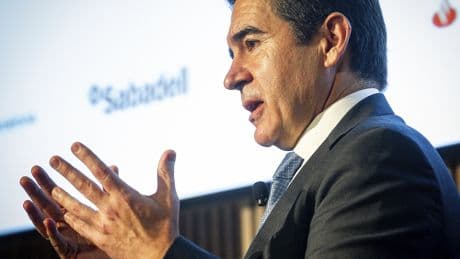 Las ocho bazas de BBVA para librar la batalla por Sabadell