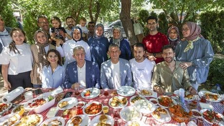 Özel, başkentte vatandaşlarla bir araya geldi