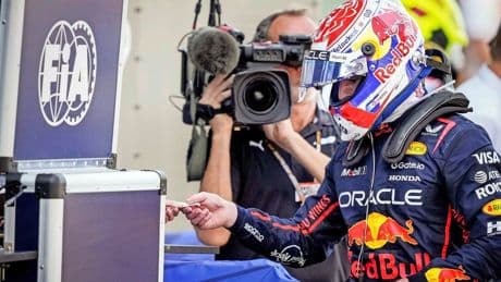Max Verstappen moet vrezen voor schorsing na aanrijding met George Russell
