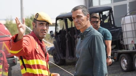 Sánchez recicla viejas promesas y culpas durante su gira por los incendios
