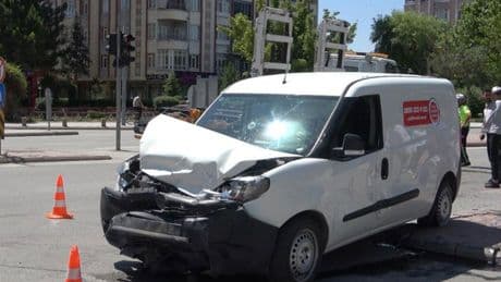 Konya'da hatalı dönüş kazası: 3 yaralı