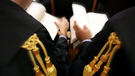 La Corte Suprema Usa blocca l’uso di un’antica legge di guerra per deportare i migranti