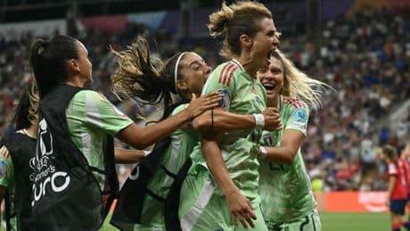 Euro féminin 2025 : les footballeuses italiennes rallient les demi-finales pour la première fois depuis 1997