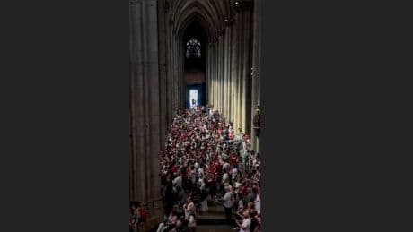 Doppel-Jubiläum - Gänsehaut! Köln-Fans feiern Dom-Party