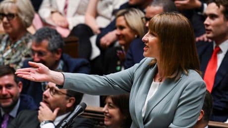 Regno Unito, la cancelliera laburista Rachel Reeves promette un aumento record del bilancio sanitario