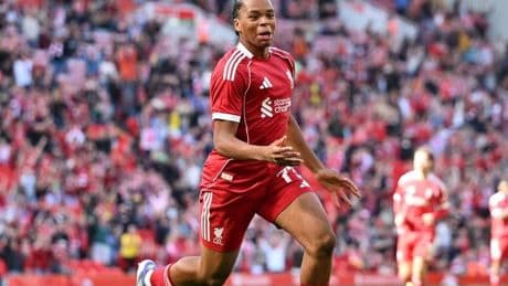 Ngumoha, un futbolista de 16 años, autor del primer gol al Athletic en Liverpool