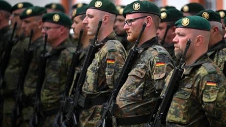 Polémique en Allemagne autour d'un net relèvement des dépenses militaires de l'Otan