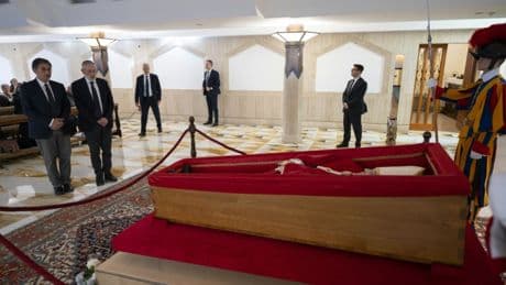 Papst Franziskus für Aufbahrung im Petersdom einbalsamiert