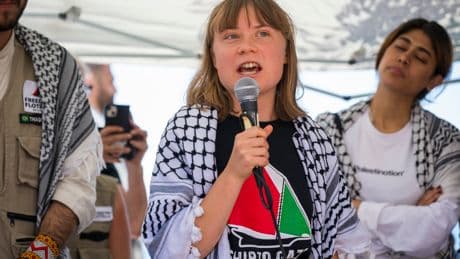 Greta Thunberg denuncia hostigamiento de drones israelíes desde la Flotilla de la Libertad que viaja rumbo a Gaza