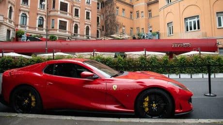 Ferrari rivoluziona i suoi concessionari: lo showroom Samocar di Roma fa da apripista