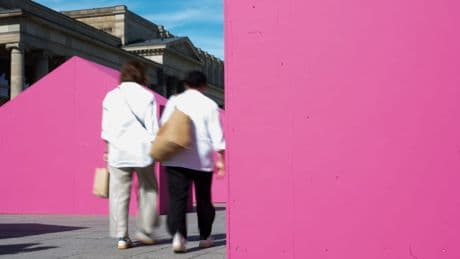Was sollen die pinken Häuser am Stuttgarter Schlossplatz?