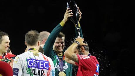Nach Champions-League-Triumph - Magdeburg-Held trinkt schon auf der Bühne los!