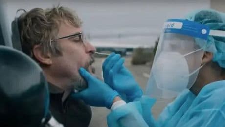 Fanáticos de las mascarillas y teóricos de la conspiración: 'Eddington' y otros reflejos del covid