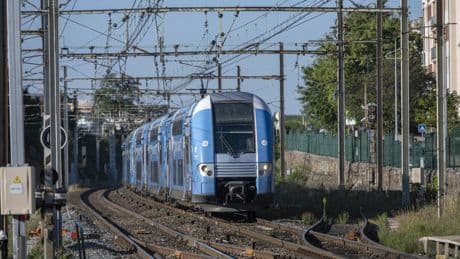 « Chacun joue au petit chemin de fer » : à Marseille, les cheminots manifestent contre les premiers TER de Transdev
