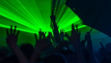 Belgique: une boîte de nuit près de la frontière française fermée temporairement après l'agression d'un jeune par un employé