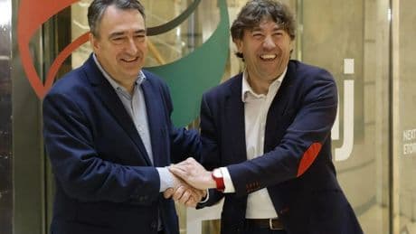 Esteban acusa a EH Bildu y PP de «querer pescar en río revuelto» y reivindica la coalición PNV-PSE