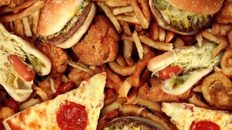 Solo 5 días de comida basura pueden desencadenar la obesidad en tu cerebro