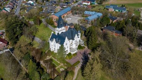 Auch die Beatles schliefen hier - Promi-Schloss bei Hamburg zu verkaufen