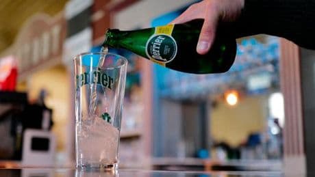 Fraudes aux eaux minérales Perrier : quelles sont les causes des contaminations qui ont conduit Nestlé à traiter ?