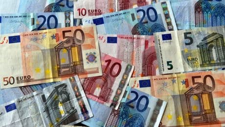 "Félicitations Bulgarie!": le pays d'Europe de l'est va bientôt devenir le 21ème Etat à adopter l'euro