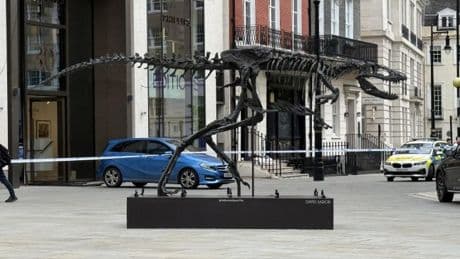 Burglars attempt to break in to London auction house filled with jewellery and art
