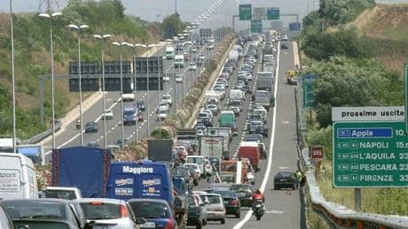 Quando partire (e quando no) per le vacanze? Date e strade da evitare ad agosto, traffico e bollini neri dell'estate: la guida