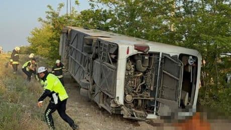 Konya'da yolcu otobüsü devrildi: 1 ölü, 23 yaralı