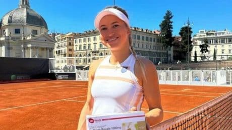 Stalker tra gli spalti, la tennista Putintseva fa fermare il match: «Fatelo uscire, può avere un coltello»