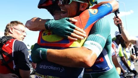 Herbeleef hier hoe Jonathan Milan zijn eerste zege van deze Tour de France greep