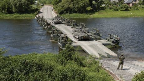 El Ejército de Tierra compra pontones anfibios autopropulsados y una nueva estación de descontaminación NRBQ