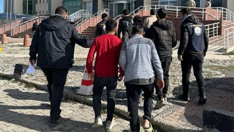 İki ilde çok sayıda göçmen yakalandı