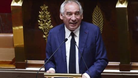 Retraites : François Bayrou échappe à la motion de censure du PS et remercie Marine Le Pen