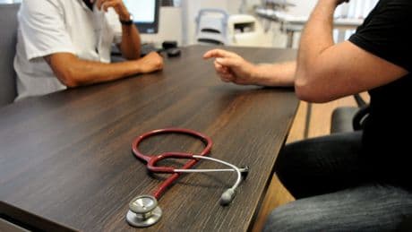 « J’ai fini par croire que j’étais folle » : le fléau sous-estimé des erreurs de diagnostic médical
