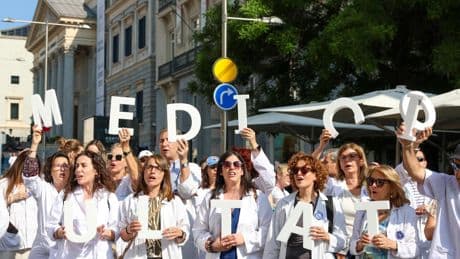 La huelga nacional de médicos, en imágenes