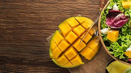 Exotisch-fruchtig - Mango-Salat bringt Sommer auf den Teller