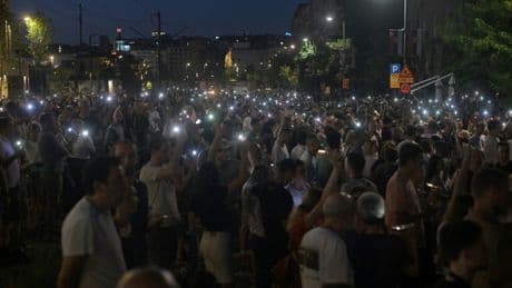 Manifestations antigouvernementales à Belgrade, les participants réclament des élections anticipées