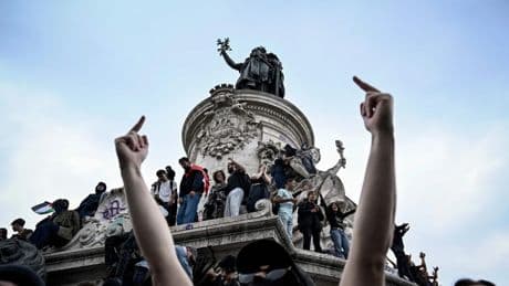 Nach Rating-Herabstufung: Die politische Lage in Frankreich bleibt explosiv