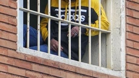 439 presos, 33 de ellos mujeres, cumplen condena en la cárcel de Basauri