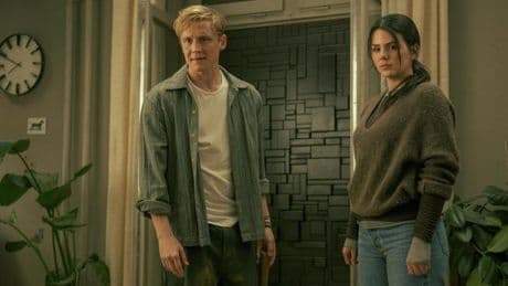 "Brick": Wand vorm Haus, Brett vorm Kopf