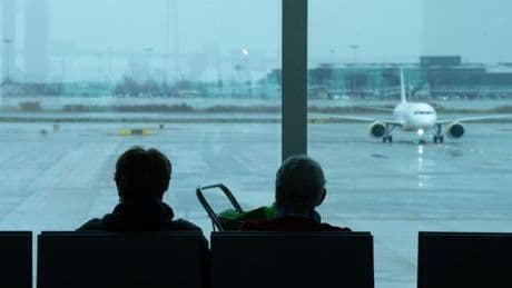 La lluvia obliga a cancelar una cuarentena de vuelos en El Prat
