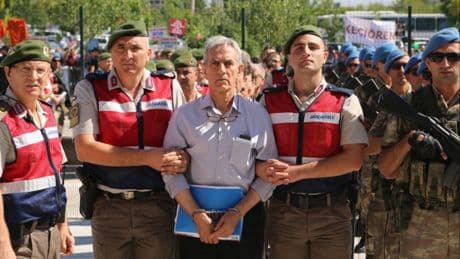 Ben 1 numaralı darbeci Akar ise kahraman oldu